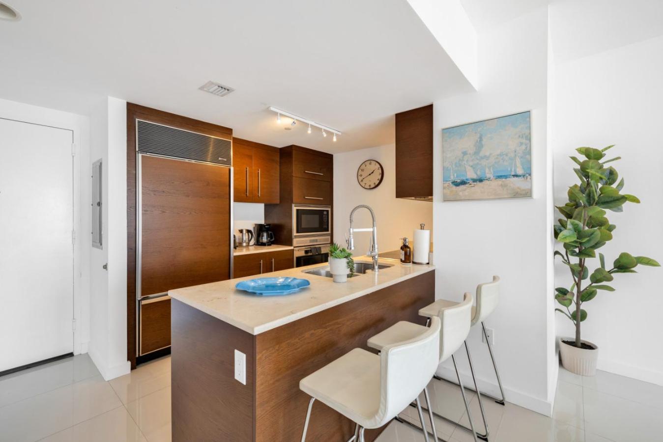 Hébergement de vacances New Listing Promo W 2br Bay View 3 Pools