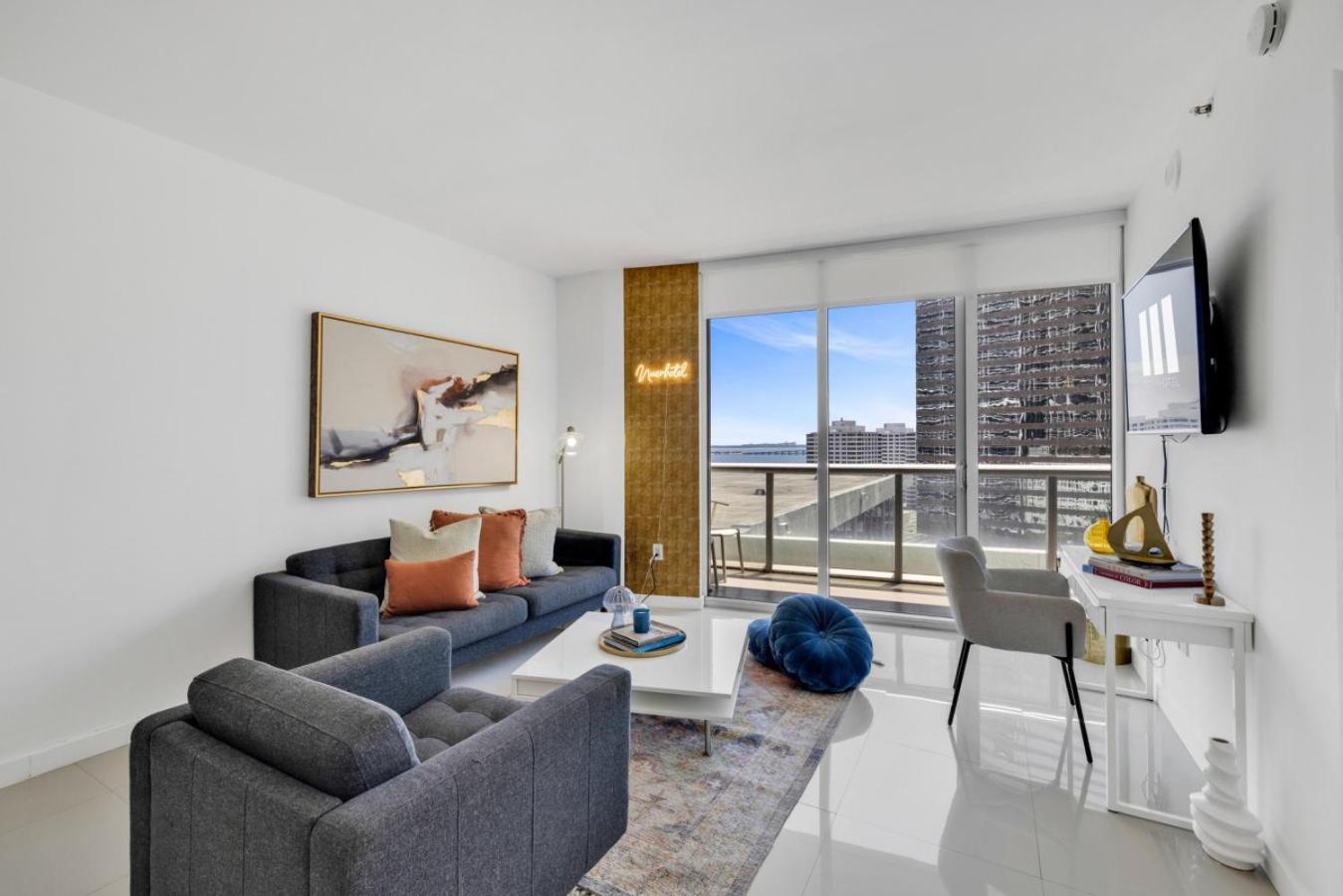New Listing Promo W 2br Bay View 3 Pools Miami